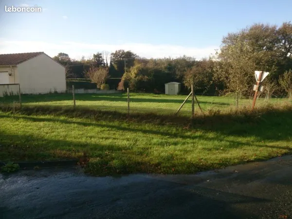 Terrain de 1035 m² parcelle viabilisée / Constructible