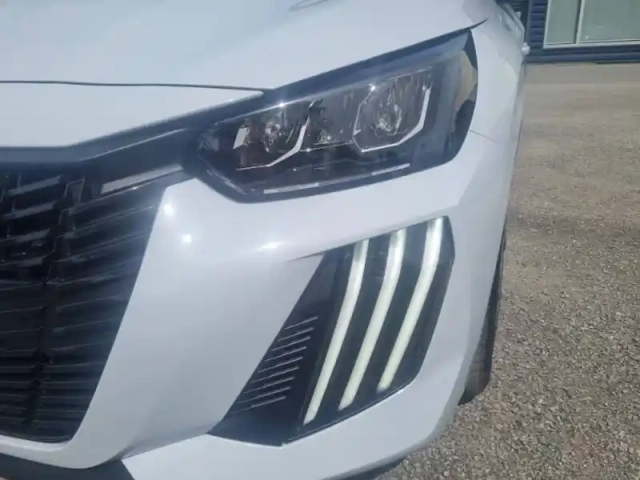 Peugeot 208 hybrid 110 ch e-dcs6 — photo 16