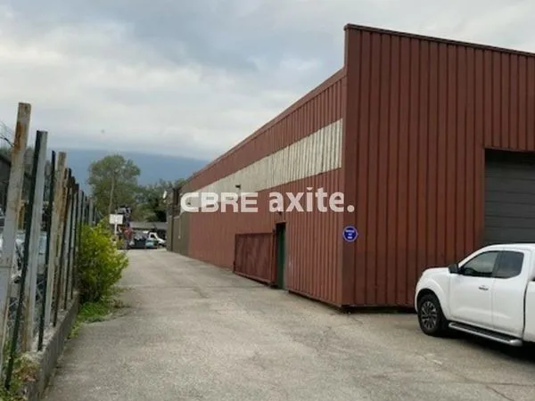 LOCAL D'ACTIVITE 700 m² VOGLANS