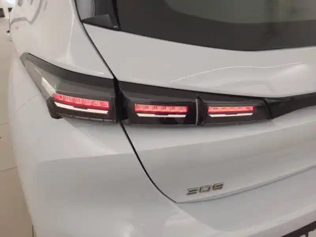 Peugeot 308 bluehdi 130ch s&amp;s eat8 — photo 17