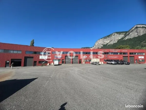 Local bureaux 374 m²
