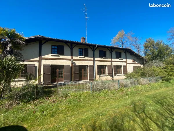 Maison 8 pièces 302 m²