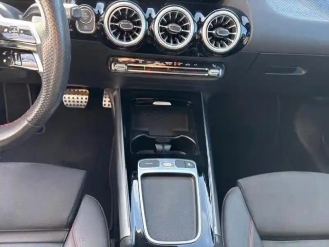 Mercedes Gla 200 d 150ch amg line 8g-dct — photo 11
