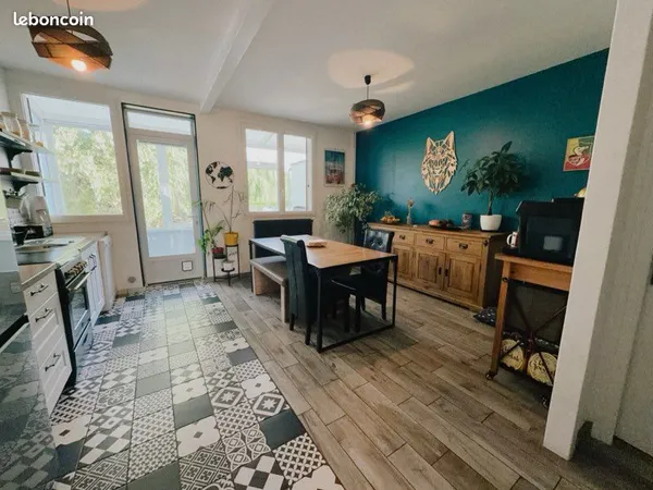 À vendre - Maison de ville rénovée de 96 m² avec garage double, jardin et véranda - Villers-Semeuse