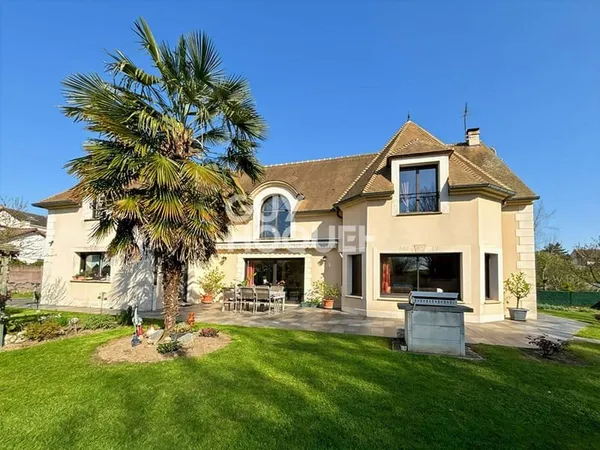 Maison 8 pièces 295 m²