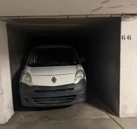 Parking a louer a la gare st. Cloud