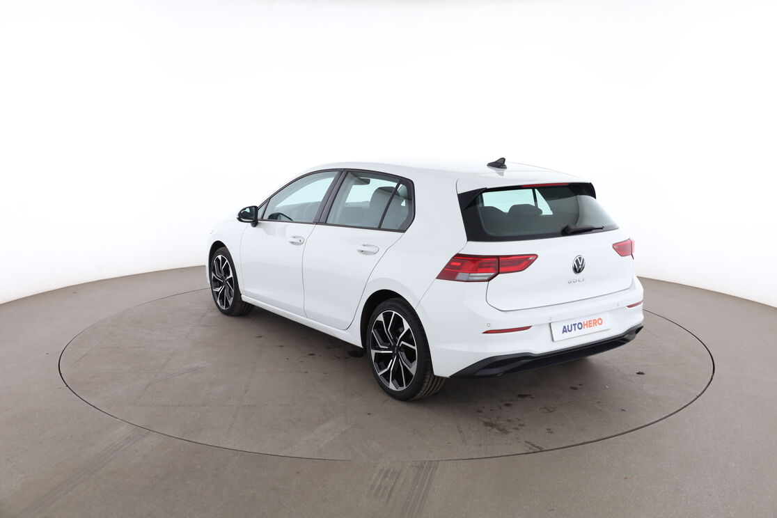 Volkswagen Golf VIII 2.0 TDI SCR DSG7 — photo 3