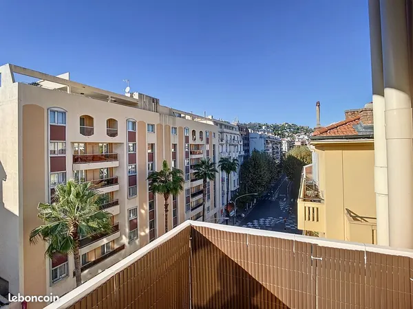 Studio avec balcon - Centre / Bord de mer - Étage élevé