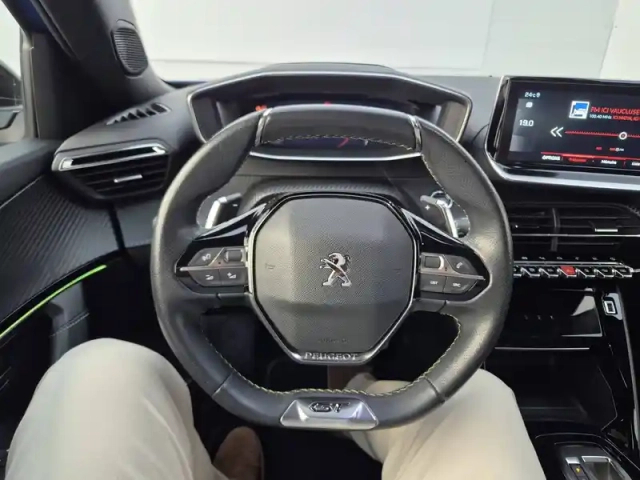 Peugeot 2008 puretech 130 s&amp;s eat8 — photo 31