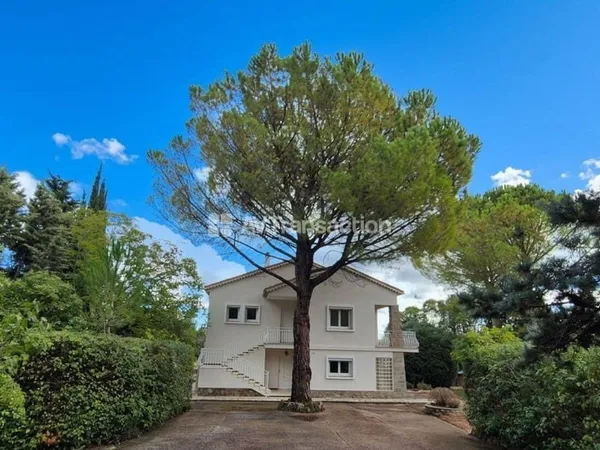 Maison 13 pièces 298 m²