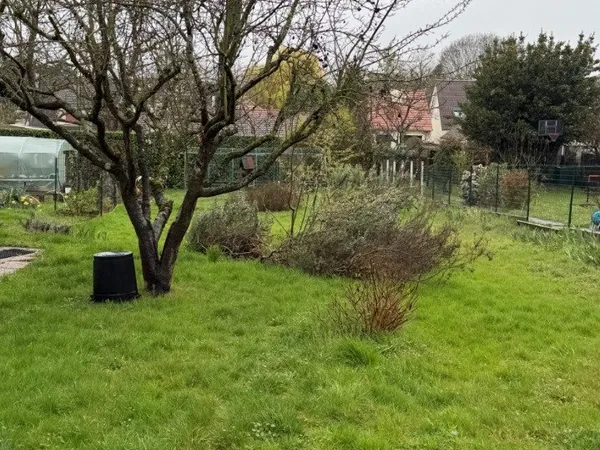 Terrain 604 m²