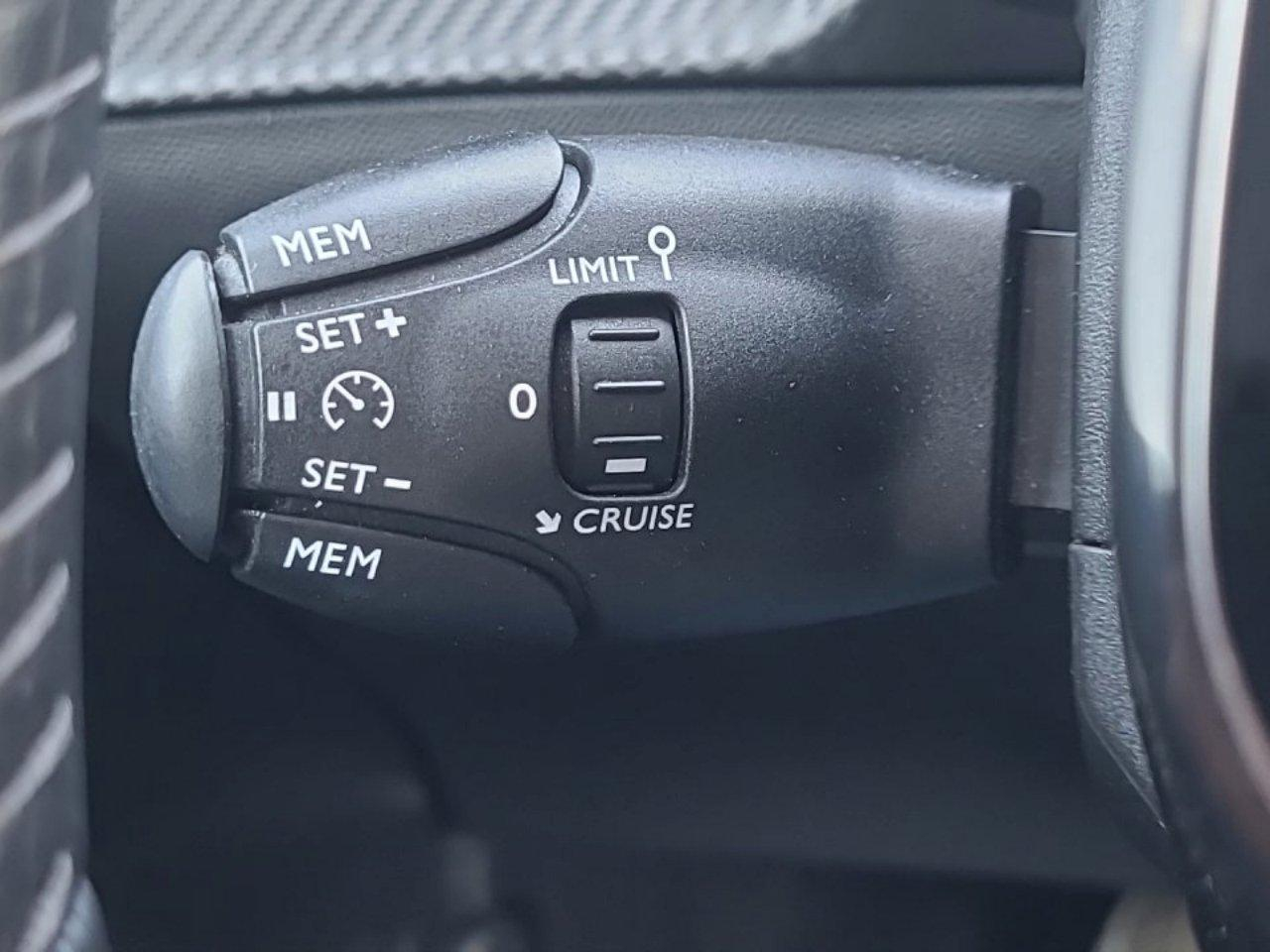 Peugeot 208 1.2 puretech 100ch s&s allure  pack — photo 10