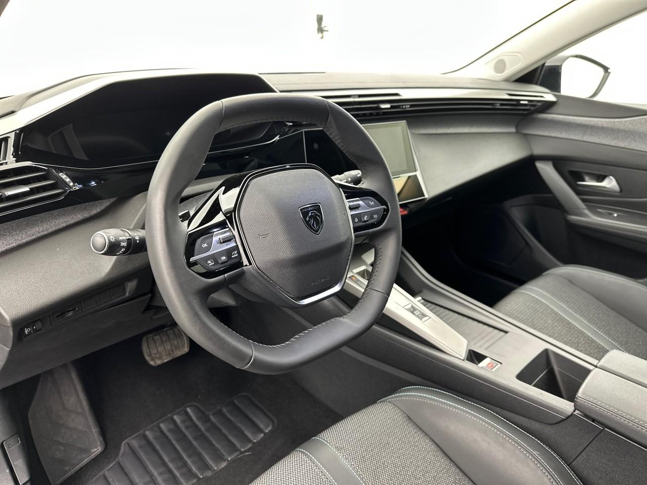 Peugeot 308 hybrid 145 e-dcs6 allure — photo 12