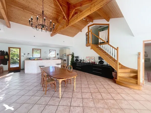 Maison 6 pièces 198 m²
