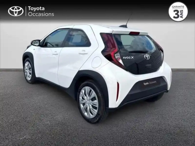 Toyota Aygo x 1.0 vvt-i 72ch dynamic — photo 2