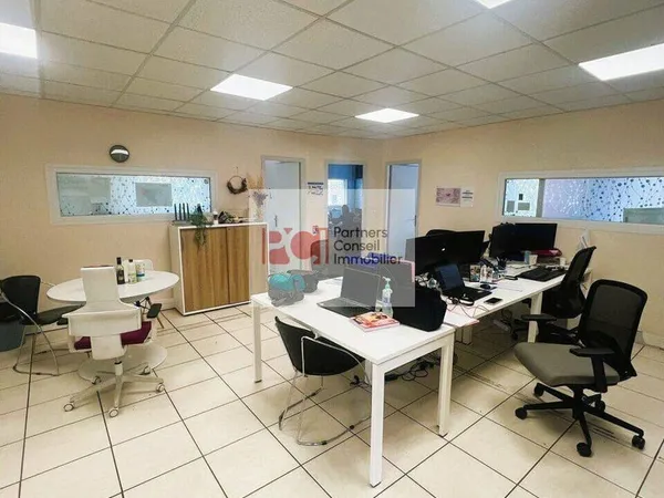 Bureaux 200 m²
