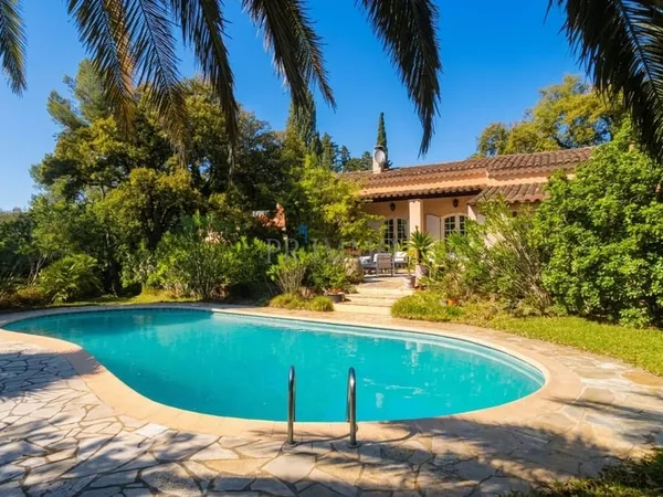Propriété sur 4000m2 de terrain