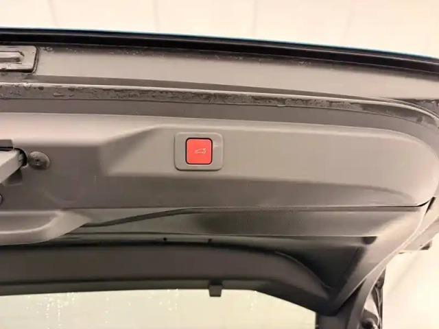 Peugeot 3008 hybrid 145 e-dcs6 — photo 129