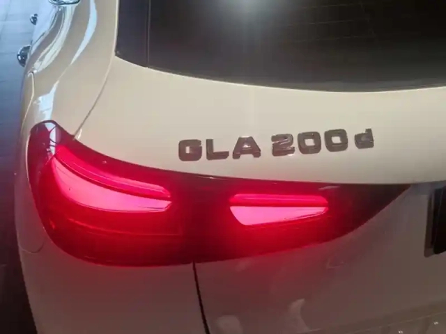 Mercedes Gla 200 d amg line — photo 34