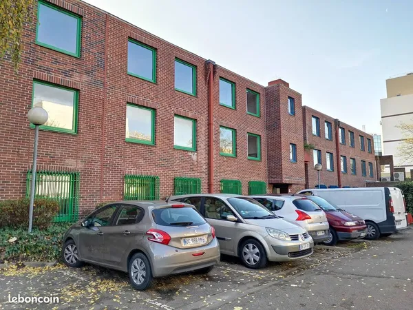 1 bureau de 12,40 m2