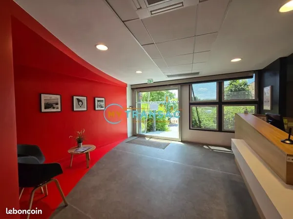 Bureaux 912 m²