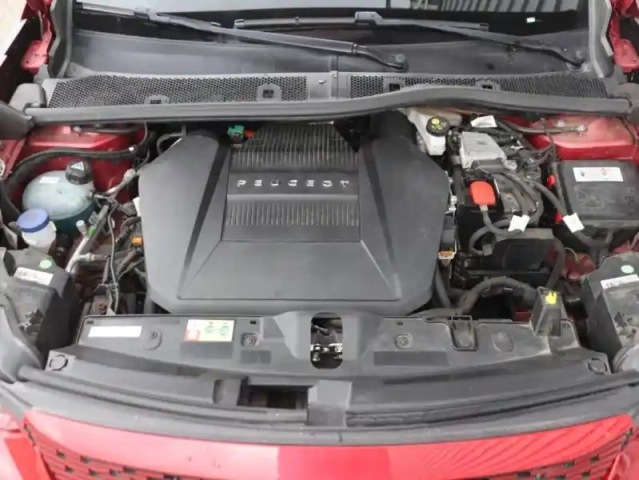 Peugeot 2008 e- 136ch gt line — photo 12