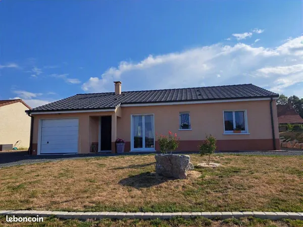 Maison récente de plain pied avec terrain, vue dégagée