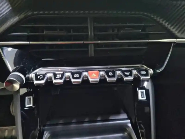 Peugeot 2008 puretech 130 s&amp;s bvm6 — photo 25