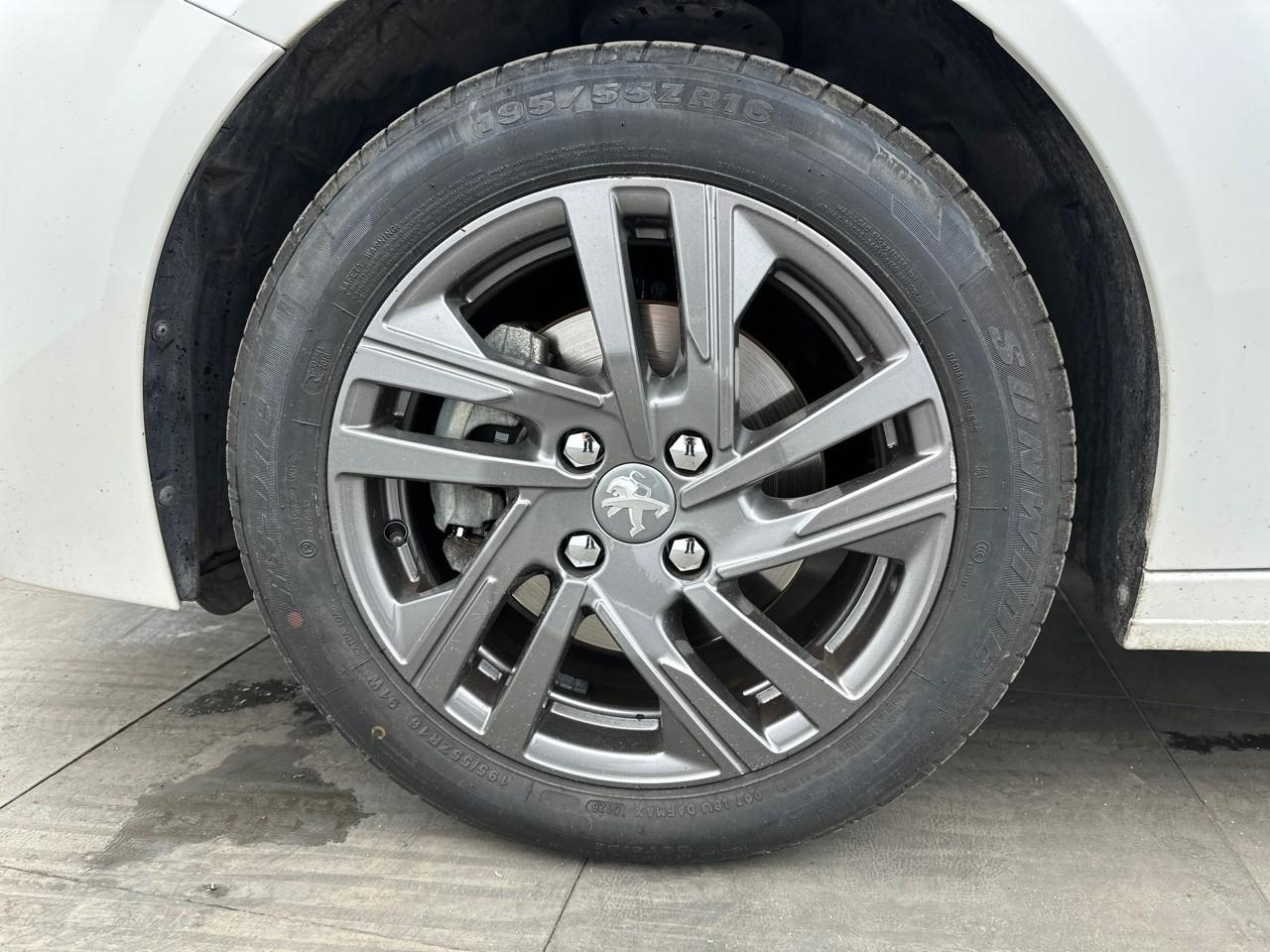 Peugeot 208 puretech 100 s&s bvm6 style — photo 14