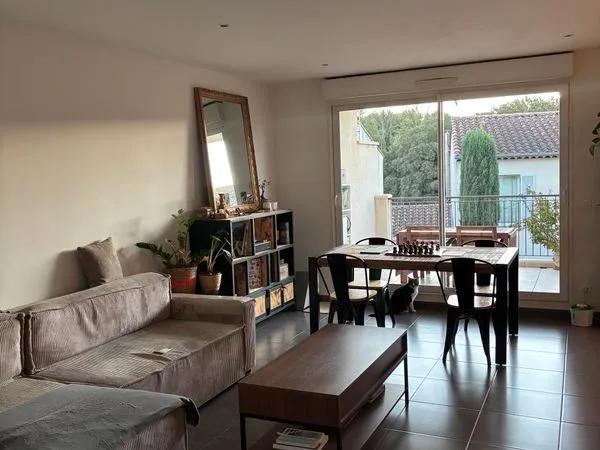 T3 avec 2 garages a louer grans 13450