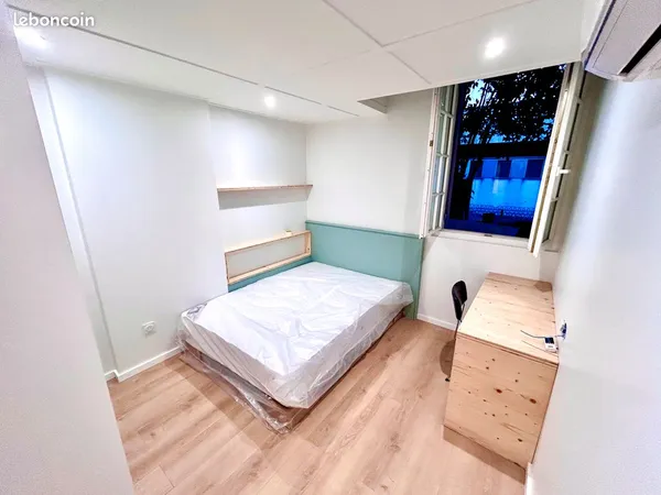 Chambre avec salle d'eau individuelle + clim + bureau dans Colocation 110m2 avec jardin-3 chambres