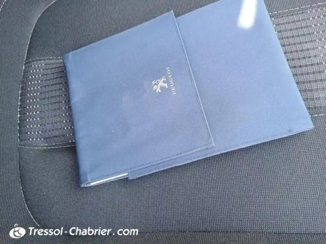 Peugeot 308 puretech 130ch s&amp;s eat8 allure pack — photo 16