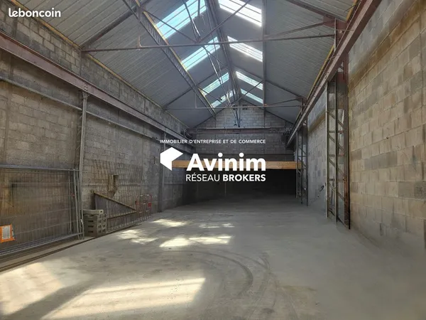 Local 200 m² Saint-Amour
