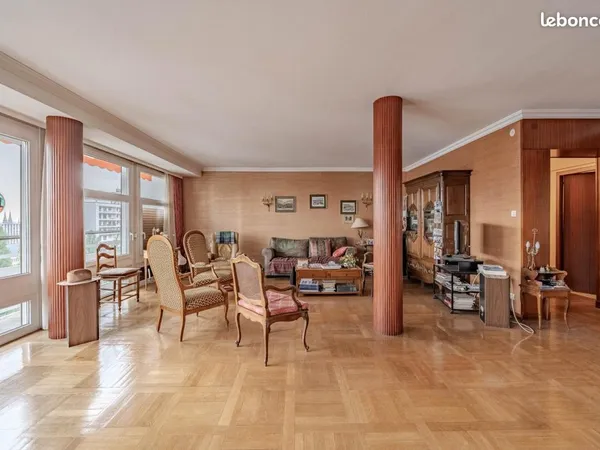 Appartement 7 pièces 217 m²