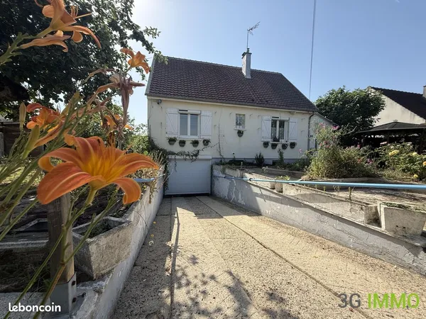 Maison traditionnelle à rafraîchir | Jardin clos de 760m2 | Le Plessis-Brion
