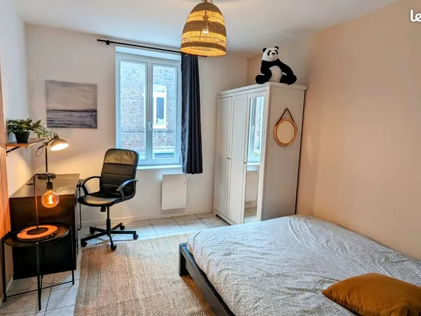 Chambre meublée 10,5 m² en coloc à Roubaix