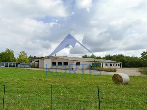 Local industriel 1600 m²