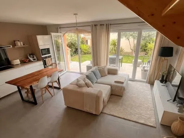 Maison T5 meublée 100m², jardin, 4 ch, DPE A - Simiane