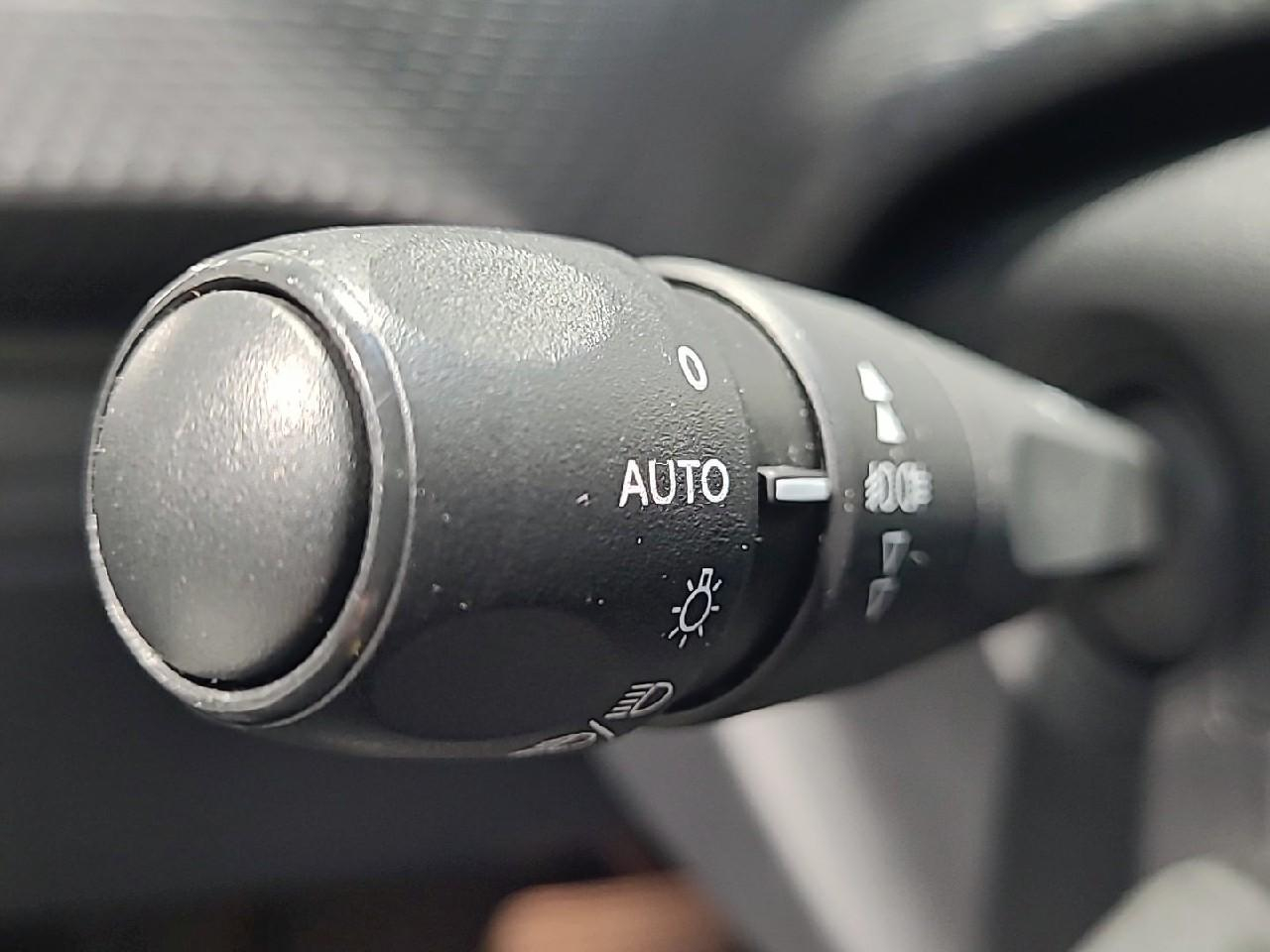 Peugeot 2008 puretech 130ch s&s eat6 allure — photo 12