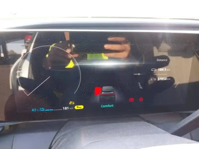 Renault Megane e-tech ev60 220 ch optimum charge — photo 12