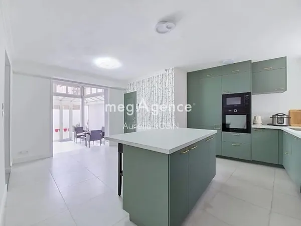 Appartement 8 pièces 188 m²