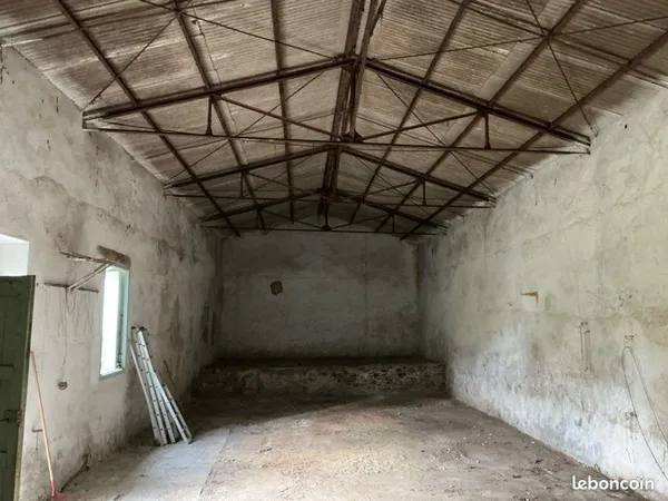 Rarissime ceret hyper centre grange à aménager