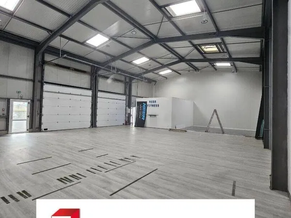 Entrepôt 260 m²