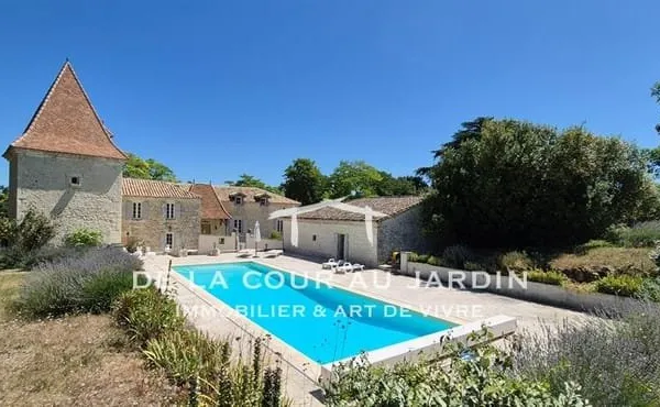 Domaine du 18 ème avec ses 8 ha en Quercy blanc