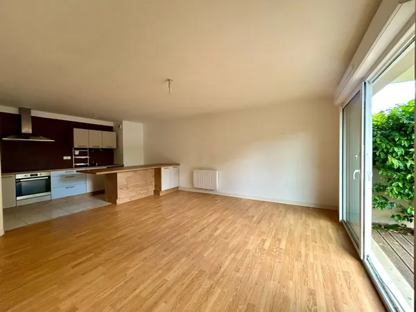 A VENDRE SOQUET IMMOBILIER - APPARTEMENT T4 - 3 CHAMBRES - JARDIN PRIVATIF & GARAGE - BRUZ