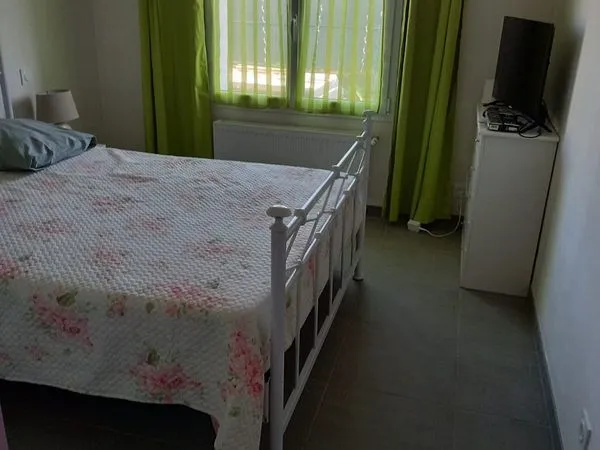 Chambre meublée