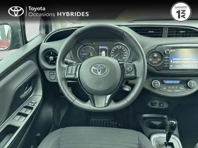 Toyota Yaris hsd 100h dynamic 5p — photo 9
