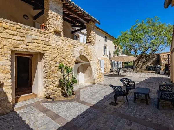 Maison 10 pièces 310 m²