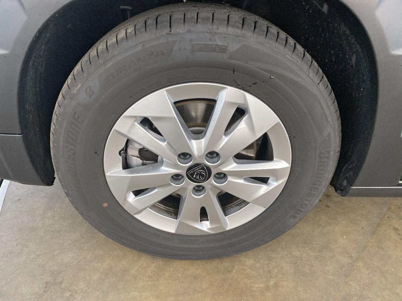 Peugeot Rifter m diesel 100 ch manuelle 5pl allure — photo 11
