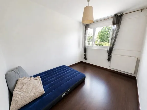 Appartement F4 de 76m2 en rez-de-chaussée dans résidence rénovée